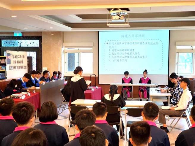 二信将学校化身为法庭 让学子体验庭审攻防。（二信高中提供／吴康玮基隆传真）
