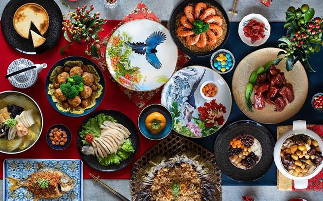 復興空廚「2021食全十美」10道主廚功夫年菜特惠價3960元。（中保提供）