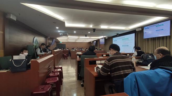 環保署今天召開座談會蒐集各單位意見。（林良齊攝）