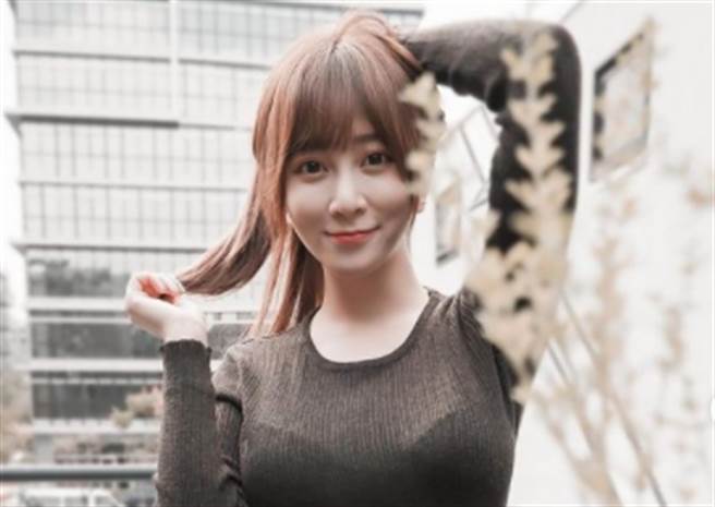 最美高中生筱崎泫哭寻没有血缘的母亲：唯一在乎我生命的人。(图/筱崎泫IG@hsyan0625)