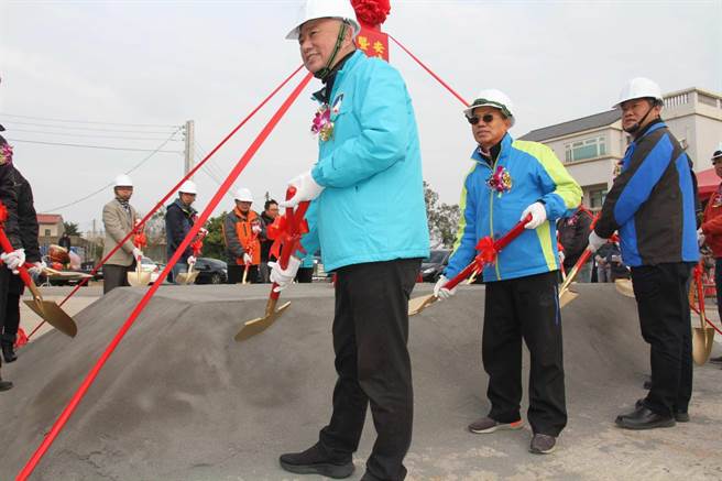 金门安岐新建社区活动中心暨安美村办公处大楼，县长杨镇浯等人出席动工典礼。（金寧乡公所提供）