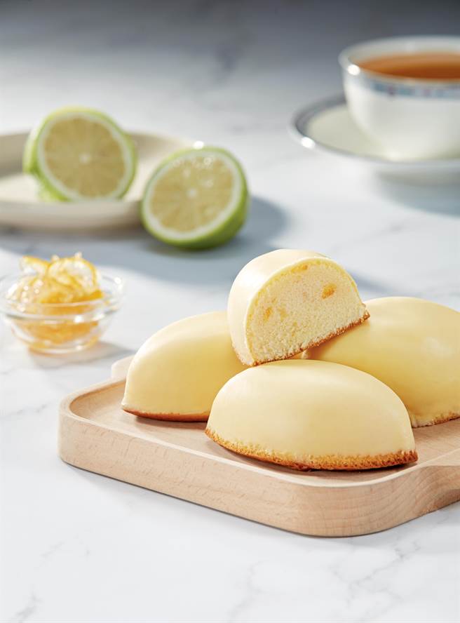 「网路人气奖第一名」「十大伴手礼首奖」、「十大伴手碑奖」三冠王。（冯惠宜摄）