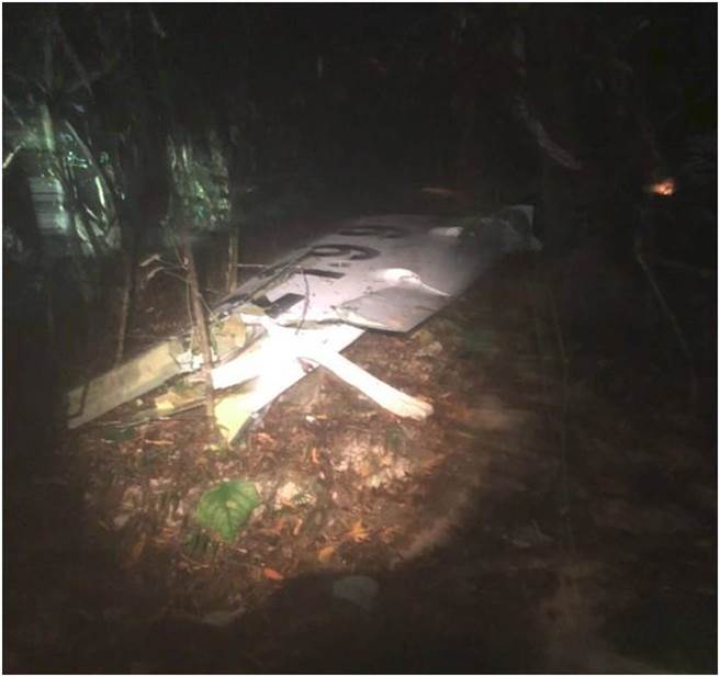 屏东1架轻航机8日下午坠毁造成2人死亡。（运安会提供／陈佑诚传真）