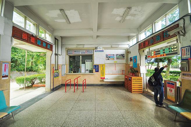 崇德车站 谜样车站的最美靛蓝。(图/创意市集提供)