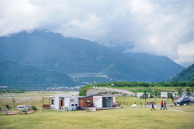 崇德车站 谜样车站的最美靛蓝。(图/创意市集提供)