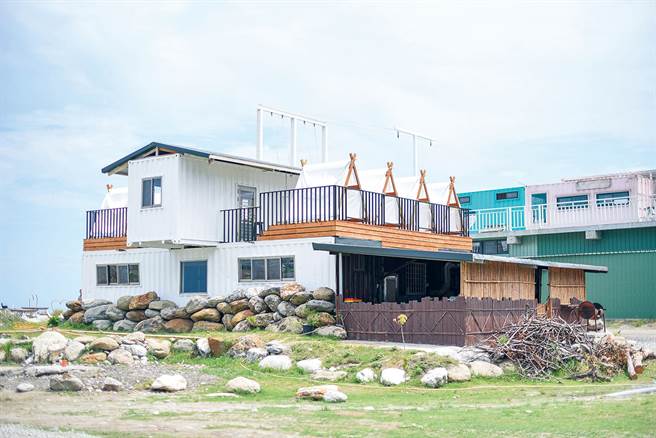 崇德车站 谜样车站的最美靛蓝。(图/创意市集提供)