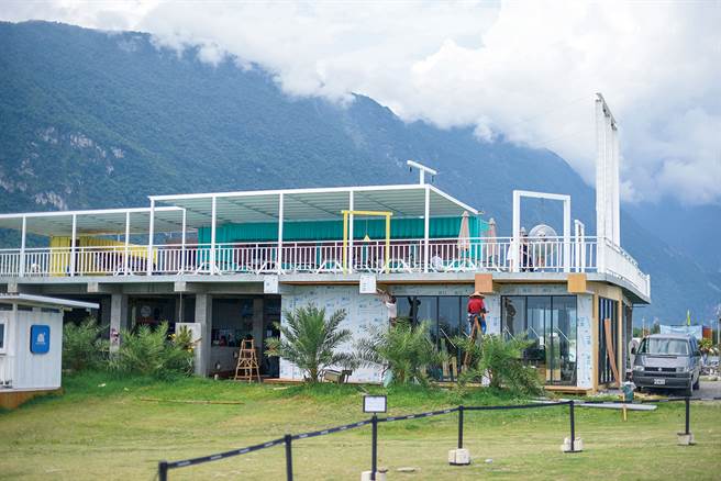 崇德车站 谜样车站的最美靛蓝。(图/创意市集提供)