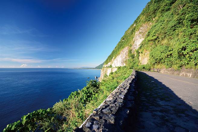 崇德车站 谜样车站的最美靛蓝。(图/创意市集提供)