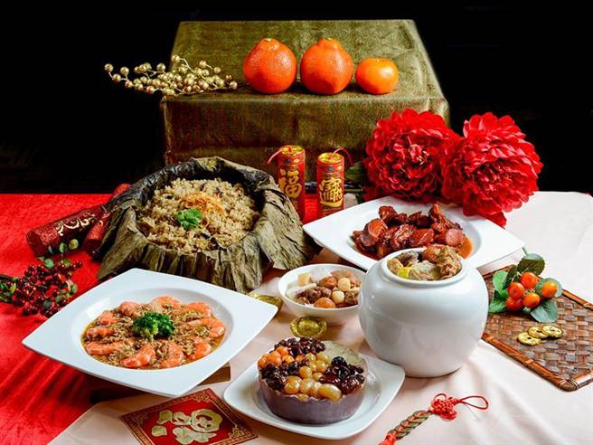 復兴空厨今年推的年菜A组，包括澎湃大千佛跳墙、御品无锡排骨、满堂椒香绍子虾、荷香樱花虾油饭与紫绶金章芋泥塔。图／中保科提供