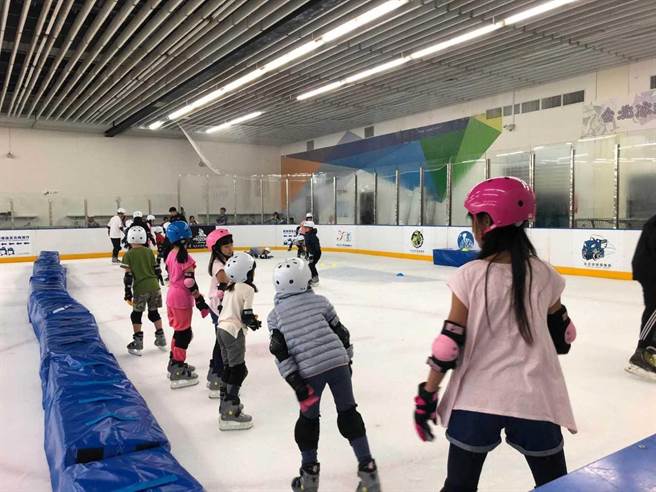 新北市16座国民运动中心推出近600梯冬令营队。（新北市体育处提供／许哲瑗新北传真）