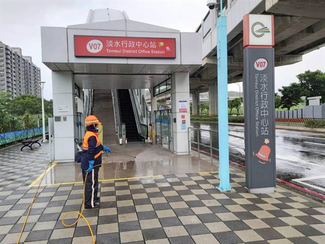 環保局針對全市交通站場全面消毒。（新北市環保局提供／許哲瑗新北傳真）