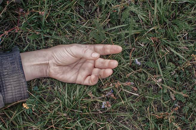 刘进兴不满妻子范如馨提出离婚，怀疑对方外遇，竟狠心敲昏对方后焚尸弃荒野。（示意图/达志影像/Shutterstock提供）