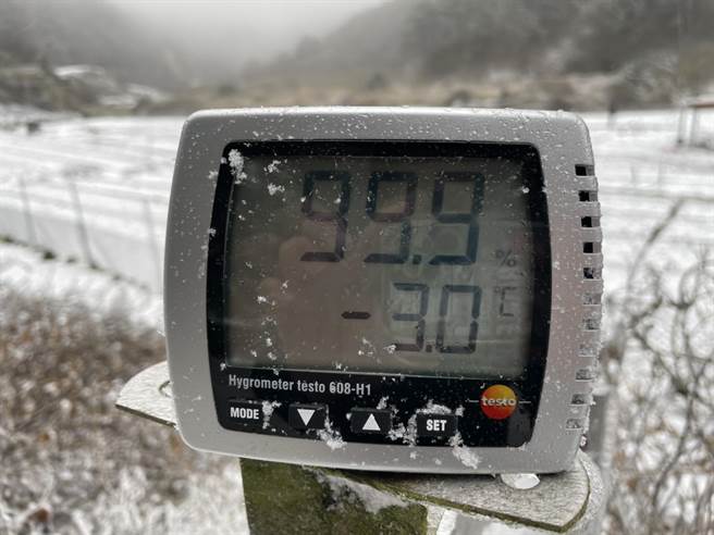 台七甲線思源埡口低溫下探-3度。（武陵農場提供／王文吉台中傳真）