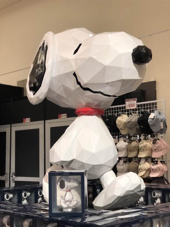 史努比钻石切面公仔1980元，限量500只。（新光三越提供）