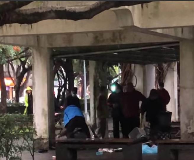 公園下象棋下到打架 警帶回1男法辦（翻攝 臉書／我是萬華人）