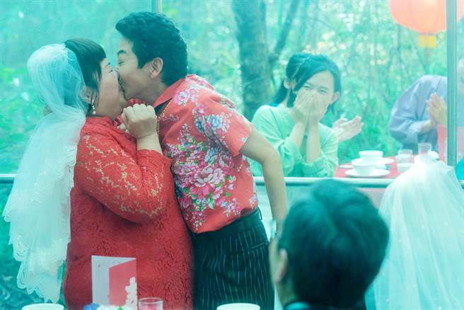 曹蘭、鍾欣凌「金銀配」的愛情像吊鋼絲七上八下。（海鵬提供）