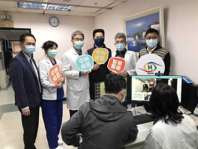 連江縣政府推廣遠距視訊會診，解決離島民眾就醫困擾。（連江縣衛生福利局提供／葉書宏連江傳真）