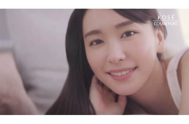 日本演员新垣结衣为洗髮精「BIOLISS Veganee」代言。（中时提供）