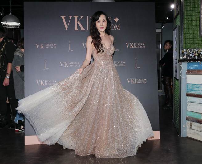 萧蔷8日为设计师林薇副品牌VK发表会站台。（卢祎祺摄）
