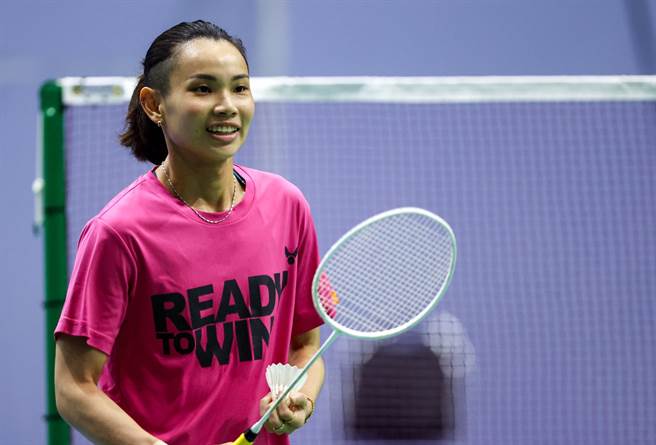 戴资颖进行有球练习才摘下口罩。（Badminton photo提供）