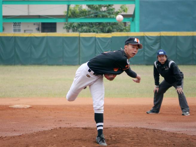 何宇翔完投9局率育民工家拿下第二阶段首胜。（学生棒联提供）