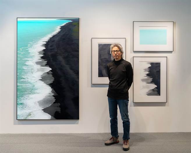 藝術家劉群群將10到20張影像結合成巨幅地景作品，配合三張局部圖，闡述自己的論述。（多納藝術提供）