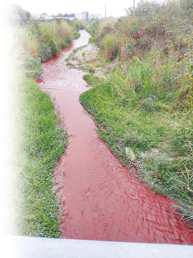 云林县政府持续追查虎尾溪染红源头，福懋公司强调仅色度超出规定。（云林县环保局提供／张朝欣云林传真）