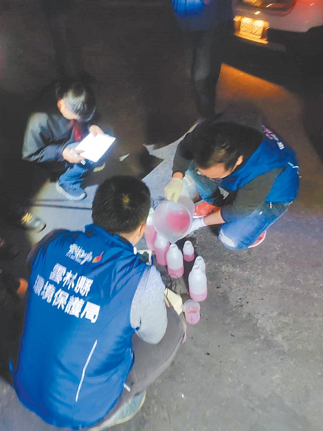 云林县政府持续追查虎尾溪染红源头，福懋公司强调仅色度超出规定。（云林县环保局提供／张朝欣云林传真）