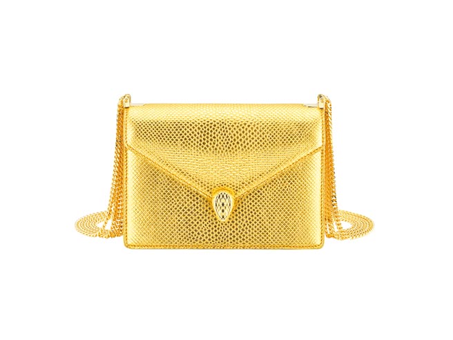 宝格丽Serpenti Forever Multichain金色水蛇皮肩背包，约10万4900元。（BVLGARI提供）