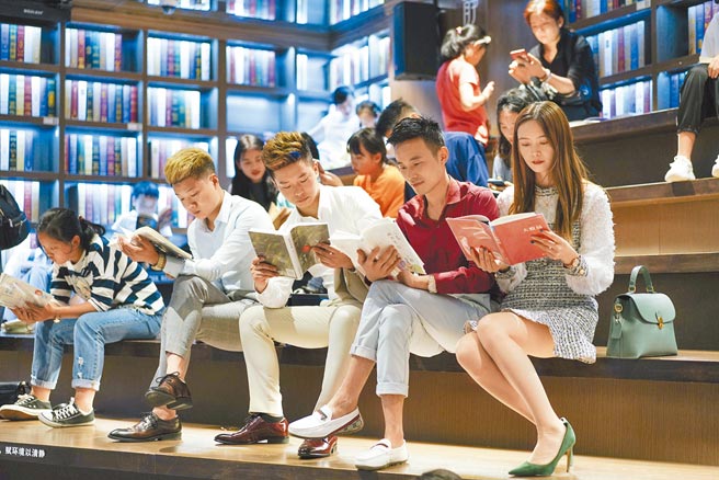 「扩大节假日消费」写入大陆十四五规画中。（中新社资料照片）