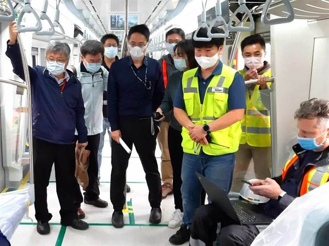 台鐵新車EMU900型通勤電聯車去年10月24日抵達台灣，台鐵拿到車後進行密集測試。（台鐵提供／陳祐誠傳真）