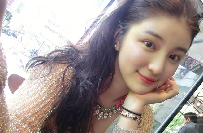 「网拍女神」陈泱瑾担任网拍模特儿闯出名号。（图／Gracetw 陈泱瑾脸书）