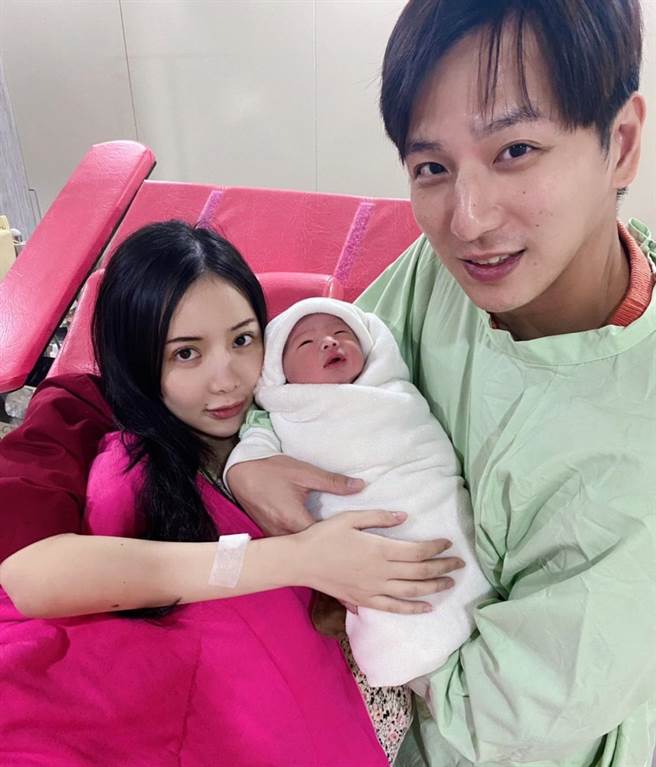 小煜儿子模样曝光！父子挺鼻超像骄傲：怕他以后太帅（猿声提供）