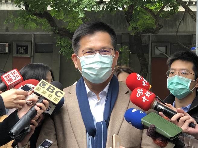 台鐵局長退休前出專書   林佳龍：收入須歸台鐵。姚志平攝