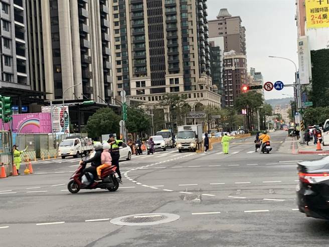 桃园市重大建设陆续施工，去年下半年1999统计，桃园区中正路、介寿路，八德区介寿路一段、介寿路二段及及芦竹区中正北路最多民眾抱怨塞车问题。（赖佑维摄）