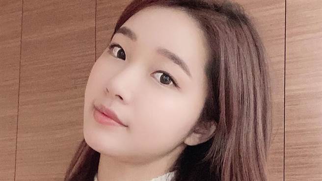 Ohttomom近日在IG上火辣穿搭引起目光。（图／IG@ohttomom）