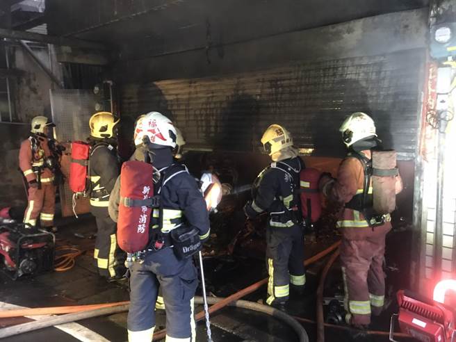 三芝家庭式工厂疑电线走火酿火警　2大1小一度受困（戴上容翻摄）