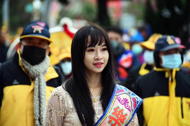 台东妈祖文化祭9日登场，阵头女孩不畏寒冷 。（庄哲权摄）