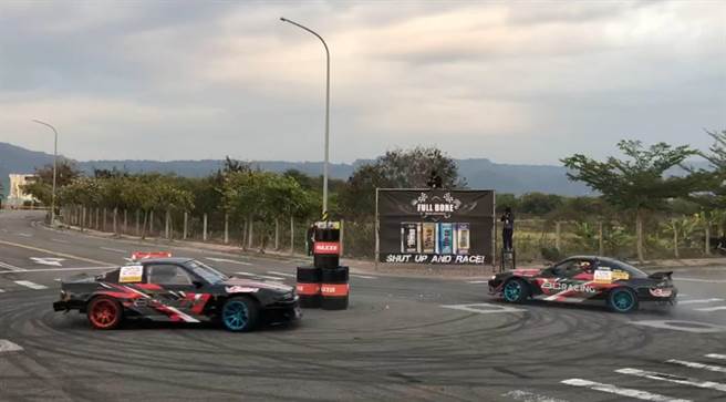 彰化国际赛车节9日在彰化田中高铁站前广场，200多位车手参赛。（吴敏菁摄）