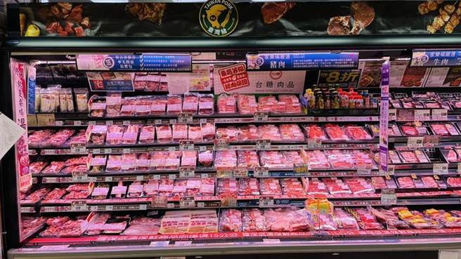 （针对中央畜产会9日点名「台湾猪标章」违规并遭撤销，家乐福发声明喊冤，并再次强调「家乐福冷藏猪肉均为100％台湾猪」。图／业者提供）