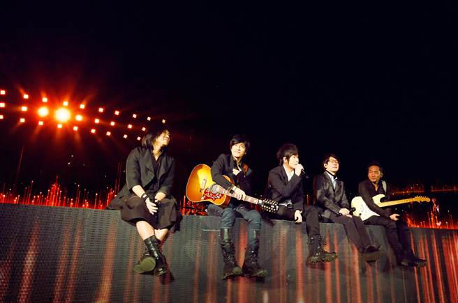 五月天今晚在桃园举办第5场「好好好想见到你」演唱会。（相信音乐提供）