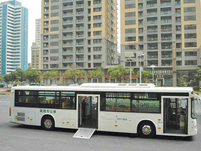 高雄地區土地廣闊，但公車路線僅有169條，因此讓高雄民眾搭乘公車的意願大大降低。（高市府交通局提供／洪浩軒高雄傳真）