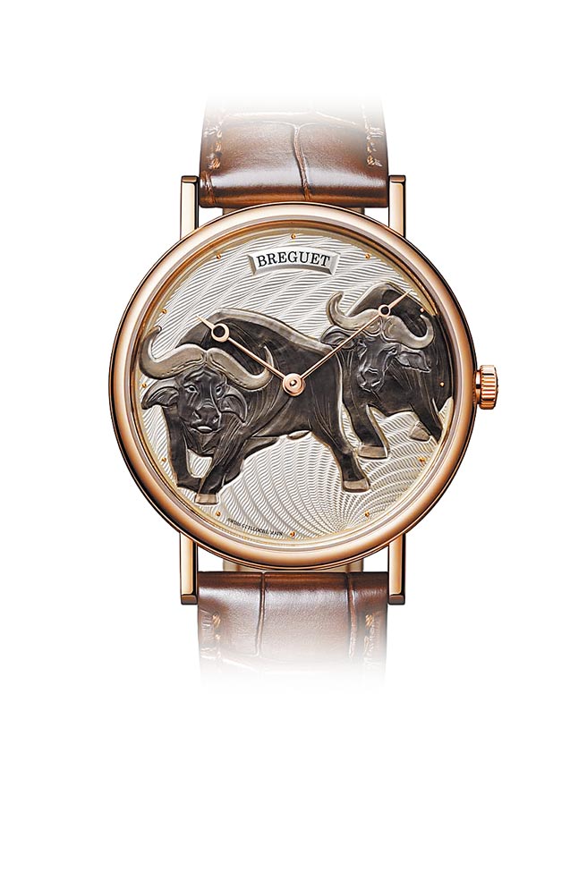 宝玑Classique 7145金雕牛年玫瑰金腕表，限量8只，156万6000元。（BREGUET提供）