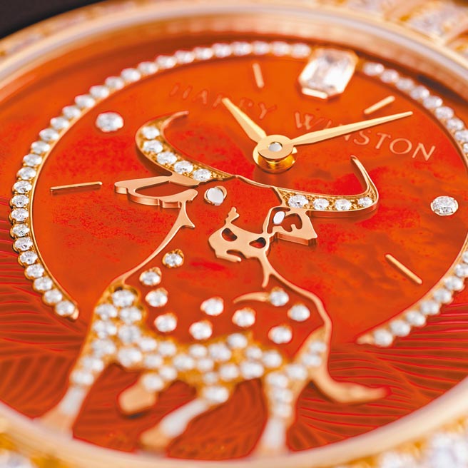 牛年表是制表技术与珠宝镶嵌工艺的结合，犹如一件艺术品。（HARRY WINSTON提供）