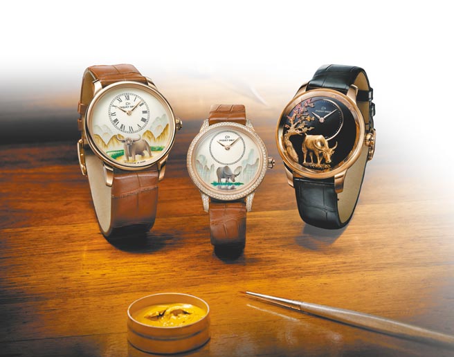 雅克德罗于牛年一口气推出多款牛年生肖表，123万5000元（左起）、140万元、232万6000元。（Jaquet Droz提供）