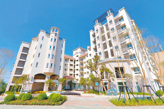 新落成的久樘「再遇 天鹅堡」为沙鹿区罕见的立体式南欧庄园。（图／黄绣凤）