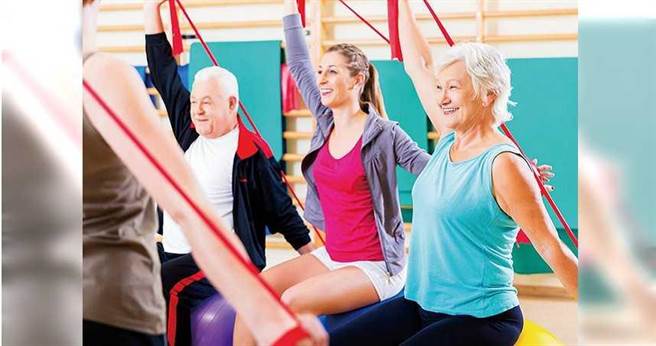 舒心BAR／吴若权：活得更久，要让自己更精采！（图／123RF）