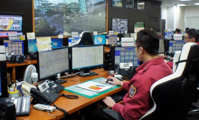 台中市消防局勤指中心，1月10日凌晨3点多接获民眾报案指称北区健行路与永兴街口疑似发生瓦斯外泄。(冯惠宜摄)