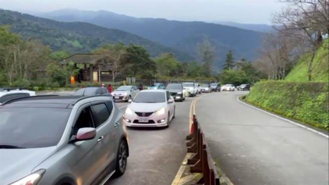 太平山国家森林游乐区在今天开园时，车阵一度回堵4公里长。（罗东林管处提供／李忠一宜兰传真）