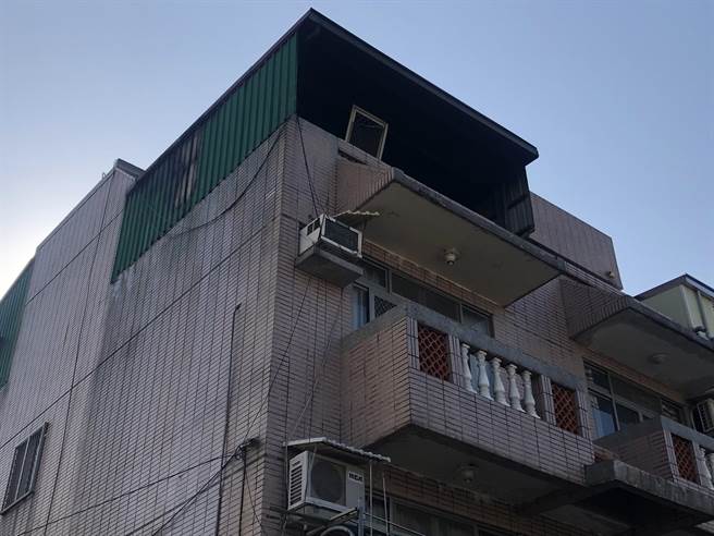 顶楼佛坛火警现场之一。（李金生摄）